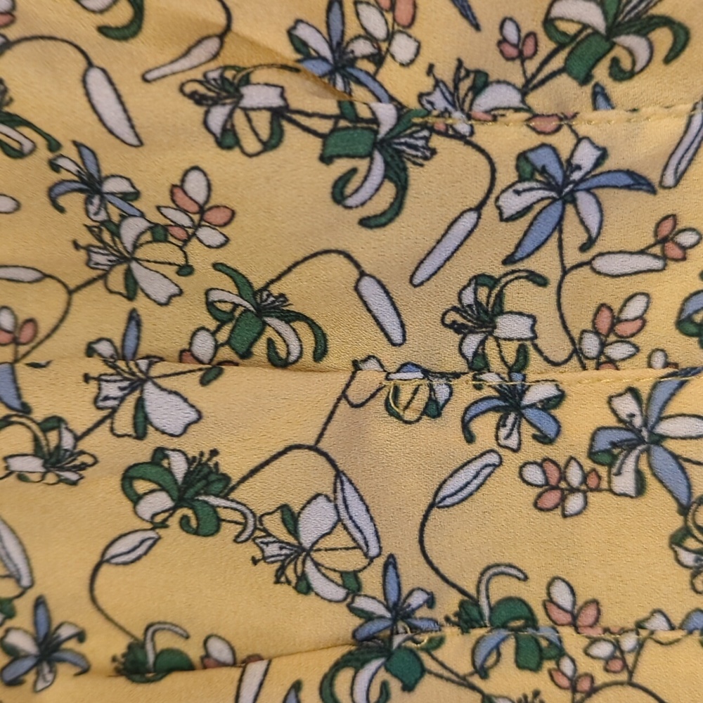 Max studio yellow flower top - Picture 3 of 4